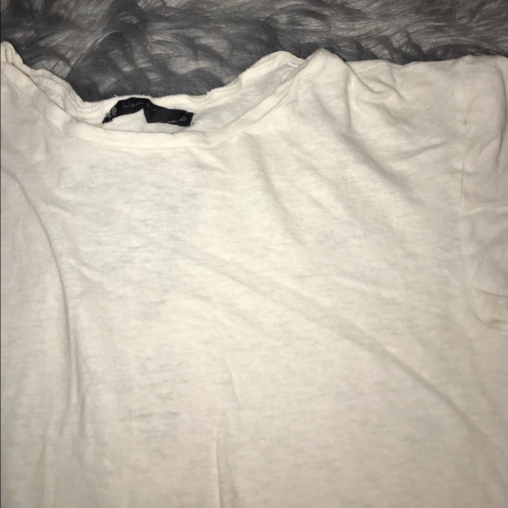 White tee 💘 - Picture 2 of 3